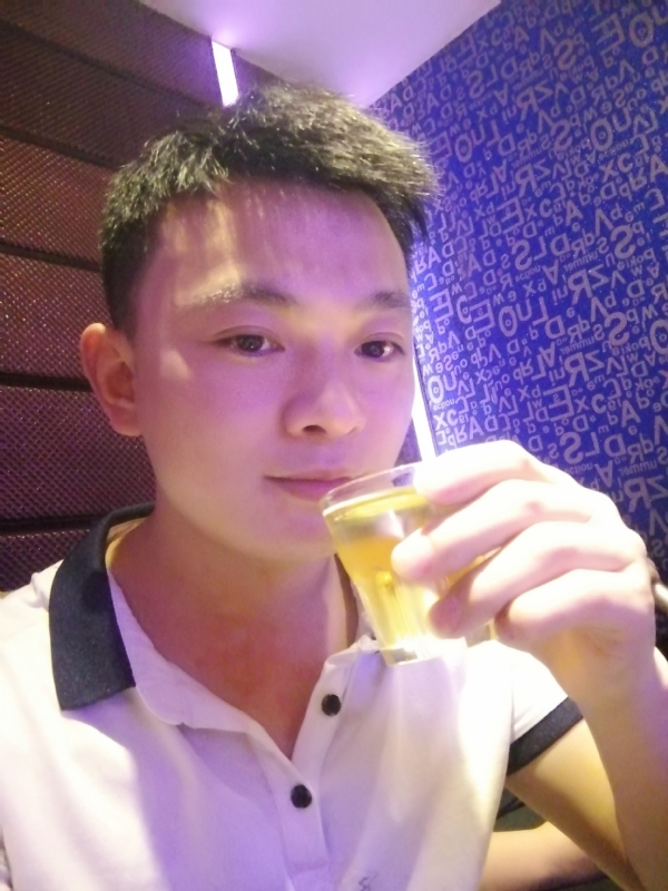 幸福的拥抱的第一张照片--上门女婿服务网