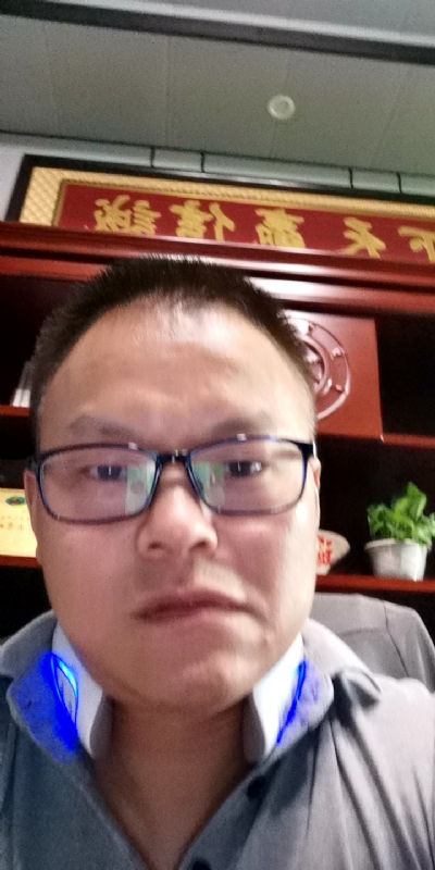 模具工匠的第一张照片--上门女婿服务网