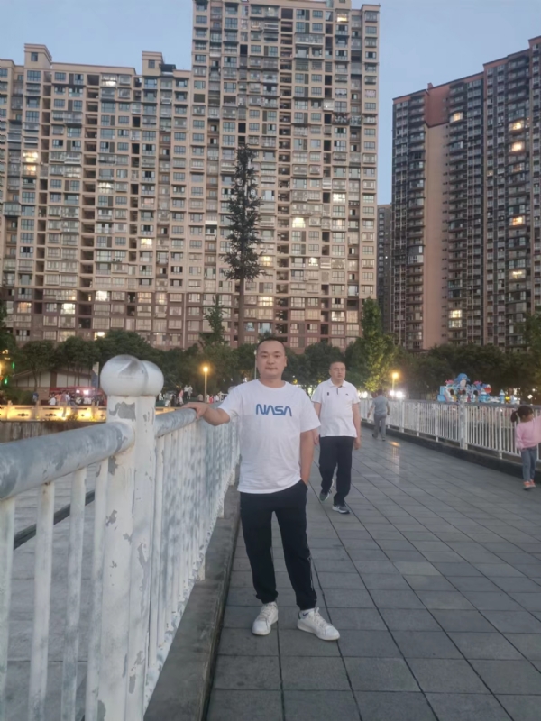 寂寞的男人的第一张照片--上门女婿服务网