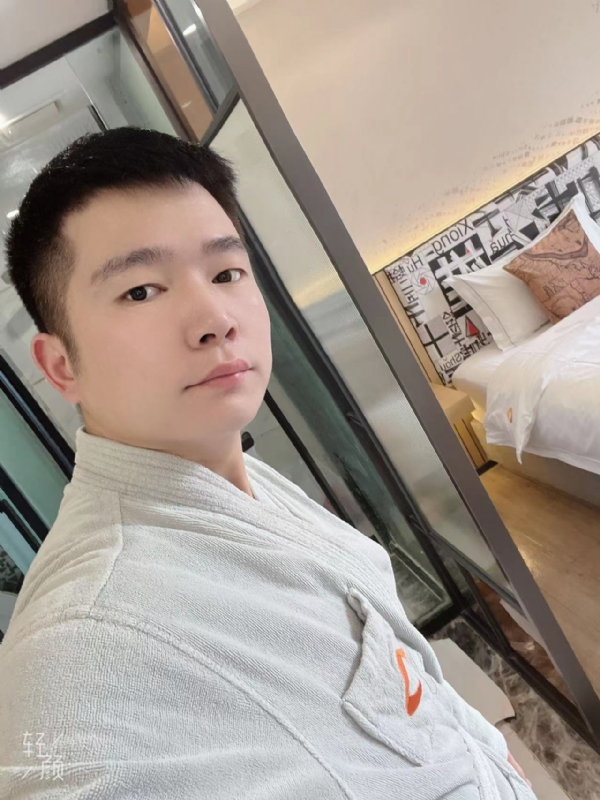 绿帽的第一张照片--上门女婿服务网