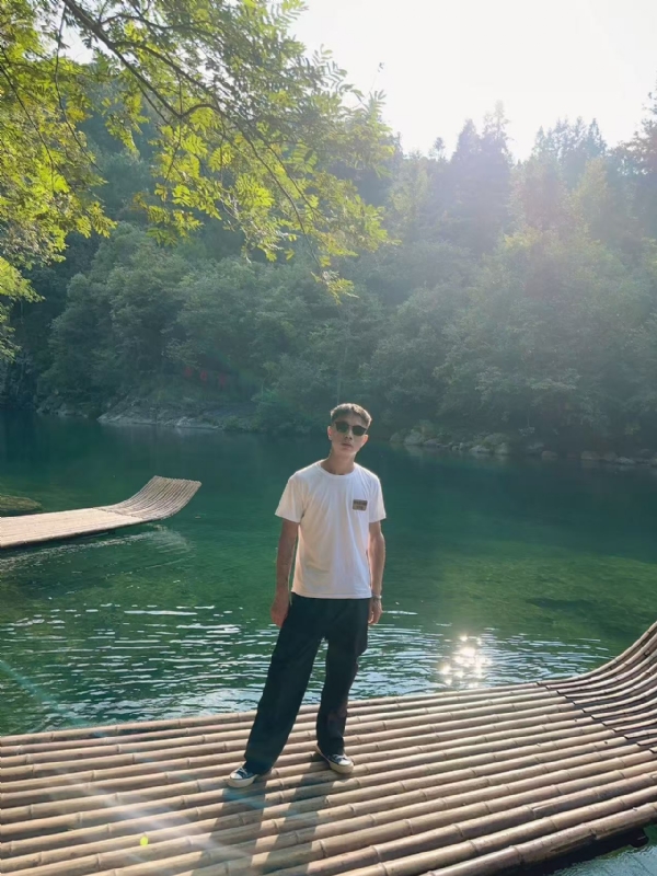 林言的第三张照片--上门女婿服务网